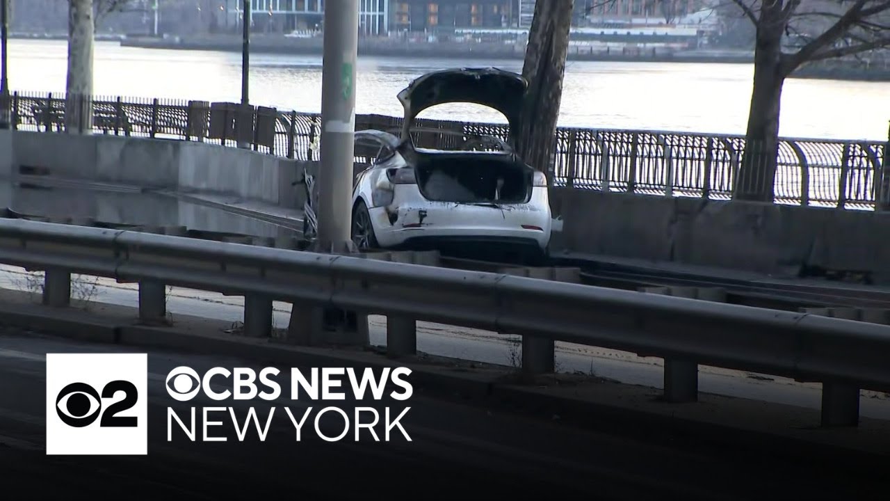 Southbound lanes of FDR Drive reopen after deadly crash - YouTube