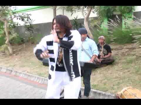 Deris Ngadu Hayam