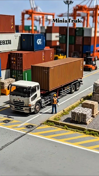 Suasana Pelabuhan Peti Kemas Yang menjadi Jantung Perdagangan Suatu Negara