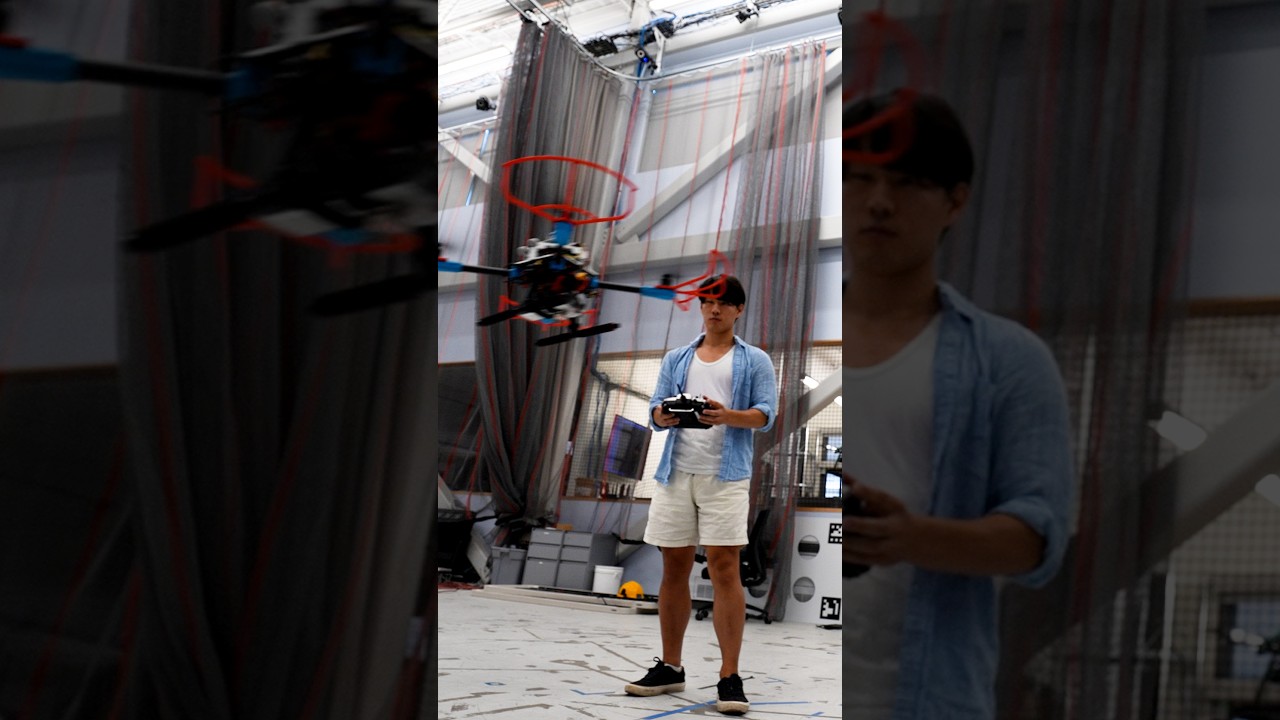 This robot can avoid unknown moving obstacles