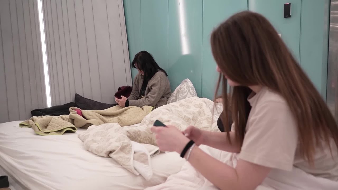 Хоб дар истгоҳи метрои Телавив аз тарси мушакҳои Эрон