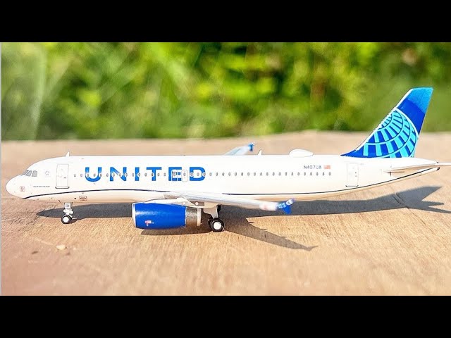 Altitude Models (Panda Models) United Airlines Airbus A320-200 1