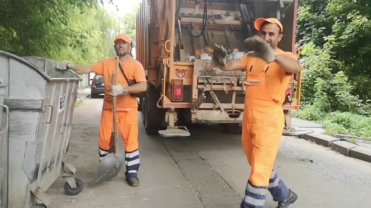 Garbage truck and Rama