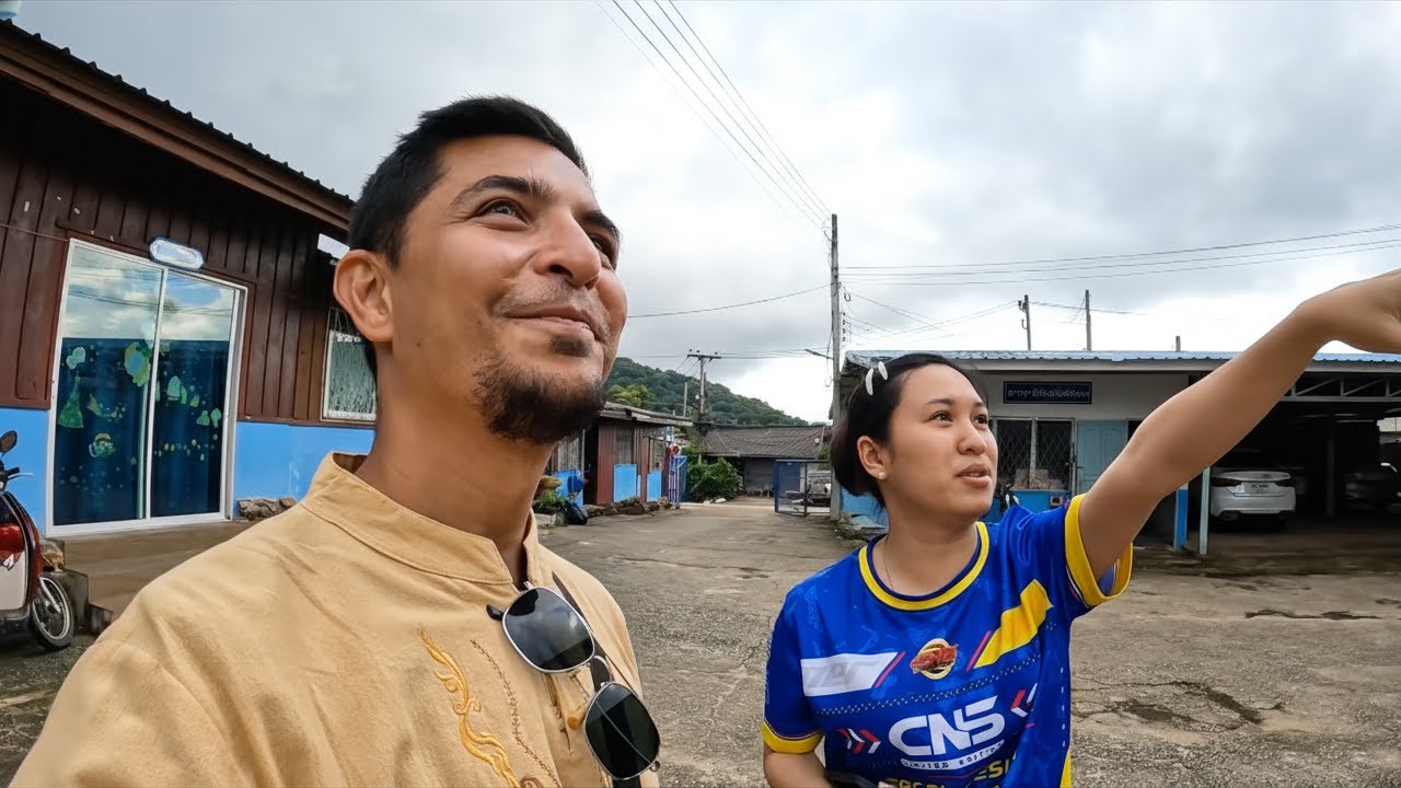 Дружелюбная тайская учительница проводит нас в свою школу в сельской местности Чиангмая 🇹🇭