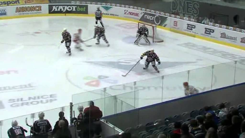 44. kolo: Piráti Chomutov - HC Oceláři Třinec 3:2 po prodloužení