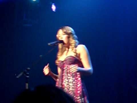 Colbie caillat performing a cover of the rolling stones song beast of burden live at the grove of anaheim feb 6th, 2008