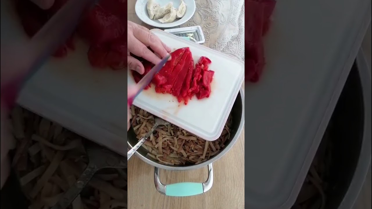 ✨ Lezzet Şöleni: Erişteli Tavuklu Salata #food #yemektarifleri #pratiktatlitarifleri #shorts