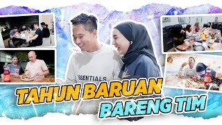 SERU BANGET TAUN BARUAN BARENG TEAM !