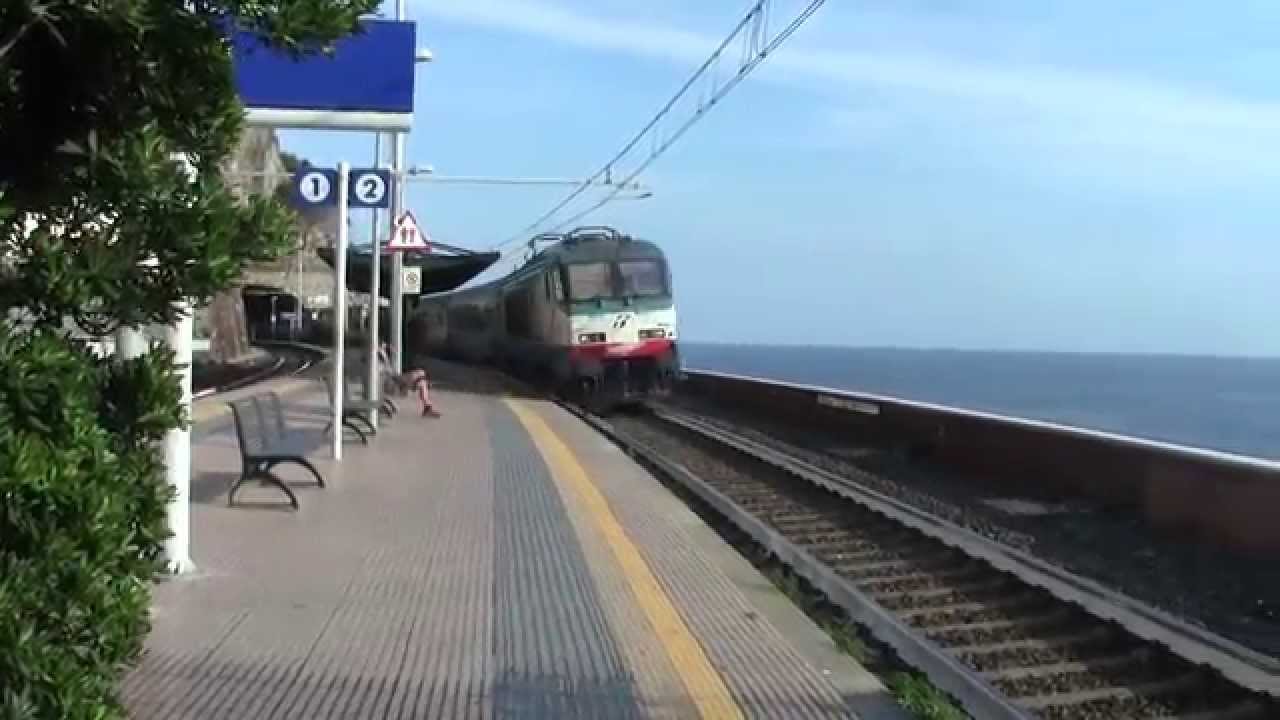 top movies on netflix Manarola HD-Trenitalia e402 no.402027+Intercity stock passes for Milan