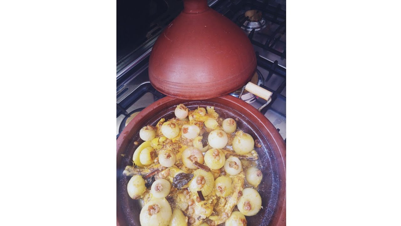 طاجين بلدي بلبصل صغير معمرة بزبيب علا حقو وطريقو يستحق التجربة