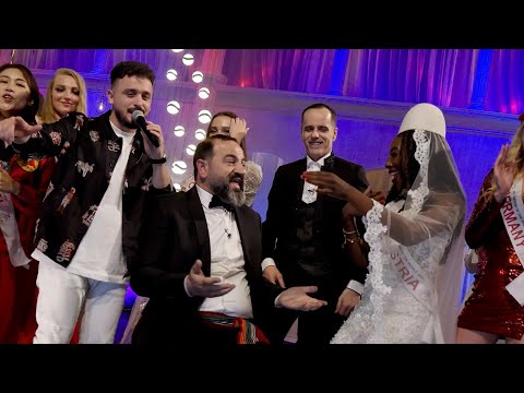 n Kosove show : Albrim Llapqeva - Shqiptare ( Shikojeni atmoseren e zjarrte qe krijohet ne skene)