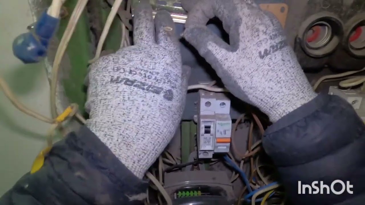 Установка реле напряжения. Необычный случай.