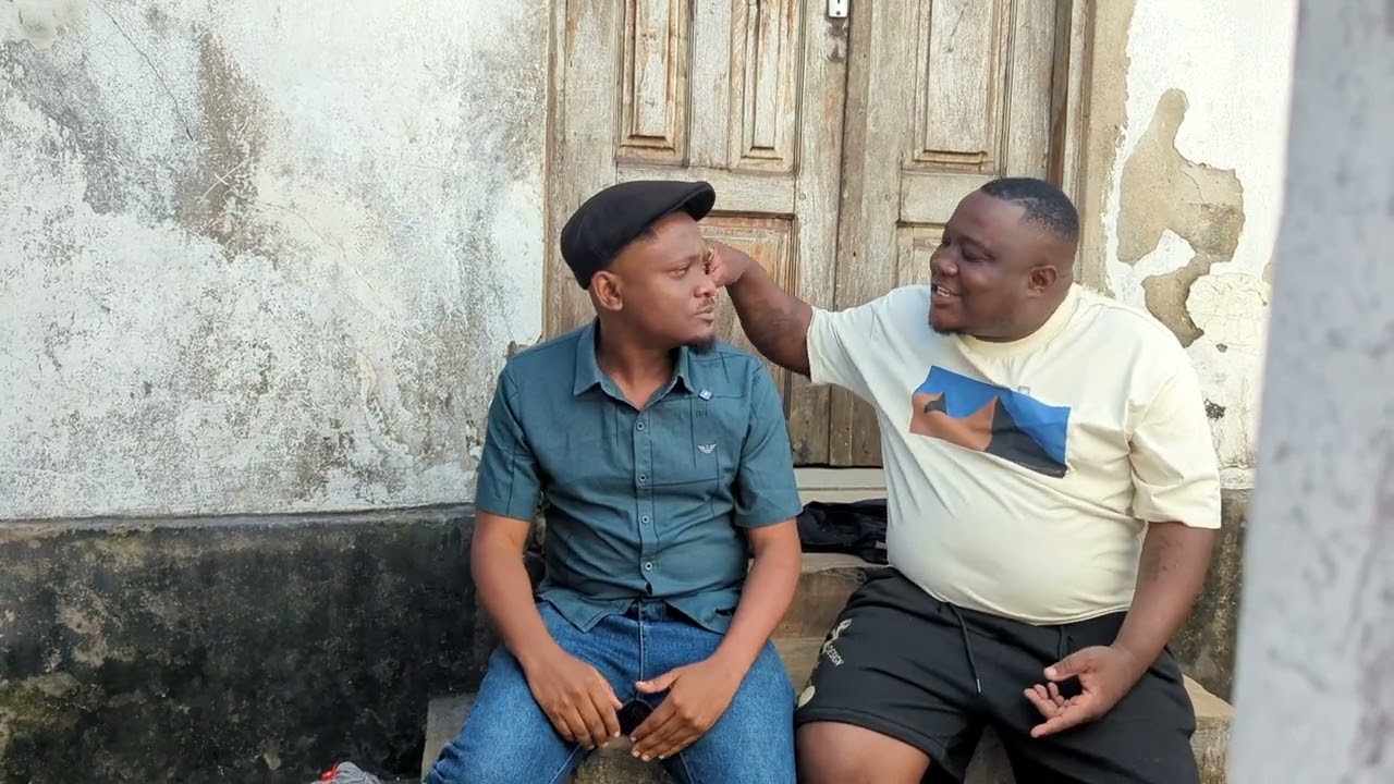 WAKUSMARTA ANAHISI NANGA ANAMUONEA WIVU KWA KUHUDUMIWA NA MWANAMKE
