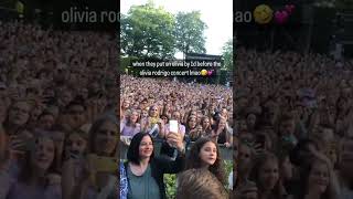 Fans singing &quot;Olivia&quot; before Olivia Rodrigo concert