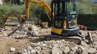 Demolizione cemento con escavatore komatsu pc35 e martello