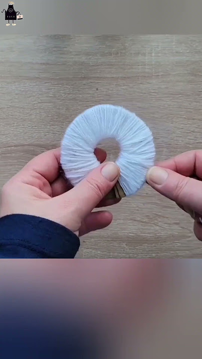 Classic Way How to Make Pom Poms / Simple