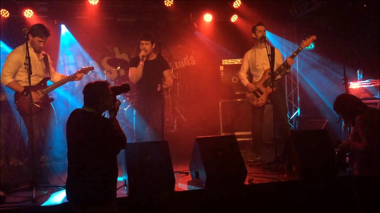 Clash of the coverbands in de Peppel Zeist - YouTube