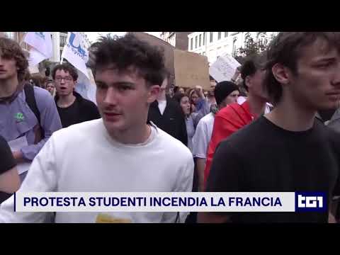 Video Studenti incendiano la Francia - Preside cosparso di benzina