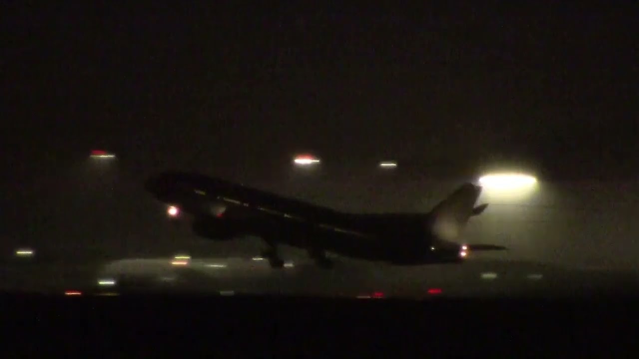 Rainy Planespotting at SFO (RARE PLANES)
