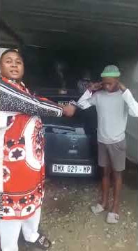 Dr slwane uthi yena uphatha umuthi othi thi Uma ufuna singangeni isibhamu woza kuye