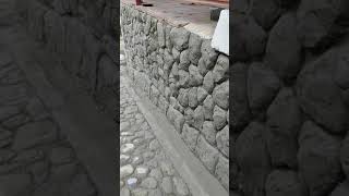 Simulación de piedra antigua en cemento