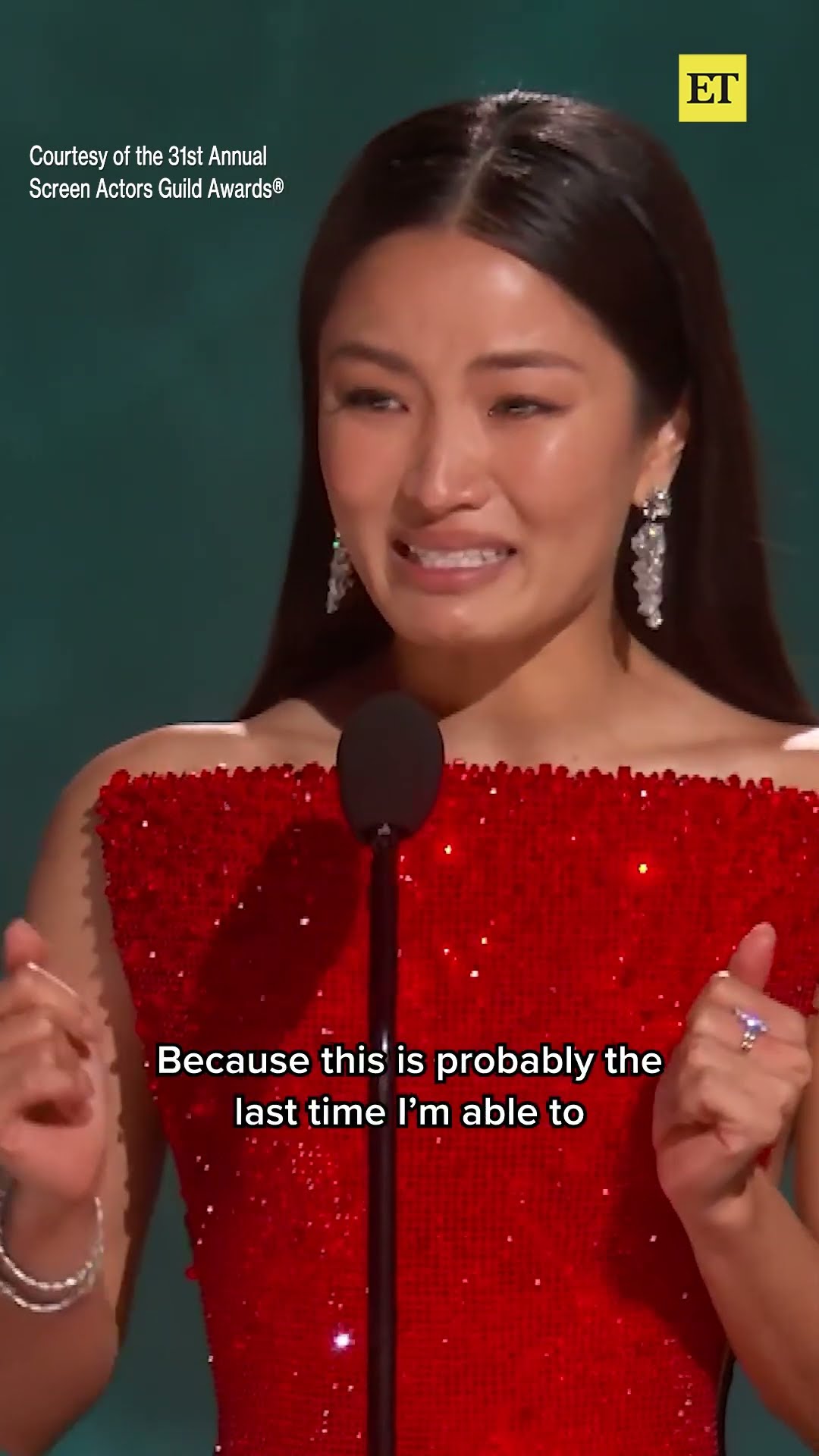 Anna Sawai delivered a bittersweet speech after winning #SAGAward for Female Actor in a Drama Series