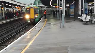 Class 377 622 departs Clapham Junction for London Victoria 18/11/2017