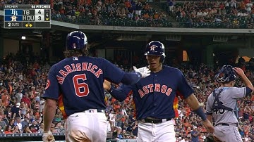TB@HOU: Castro grounds an RBI single to center field