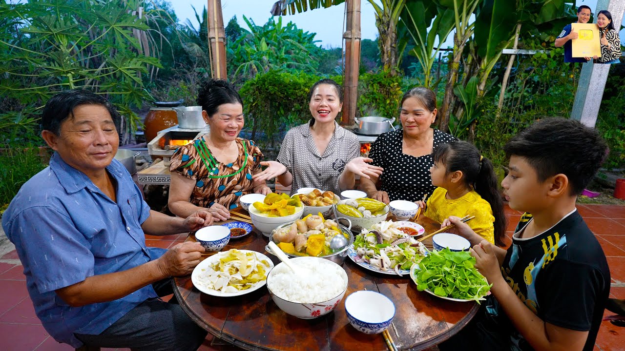 Ra Vườn ở Quê nhà Phan Diễm hái Khổ qua nhồi thịt Bí đỏ hầm giò heo siêu ngon cùng Cha Mẹ và Bác 2