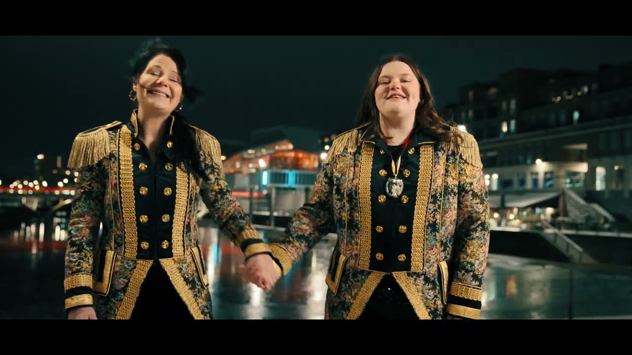 Vastelaovend bliéve weej viere  - Christel van Rijn en Merieke Doesborg