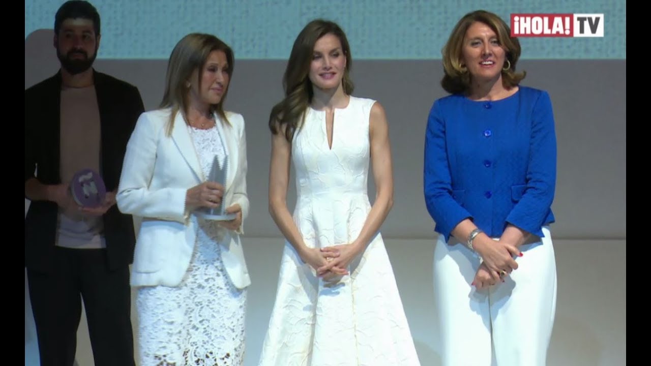 La reina Letizia preside entrega de los premios nacionales de la moda ...