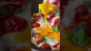 SICILIANI CREATIVI - Uova velocissime al pomodoro - Super quick tomato eggs #shorts
