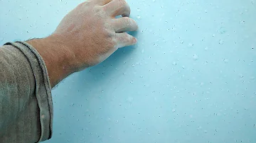 O que causa bolhas na piscina de fibra?