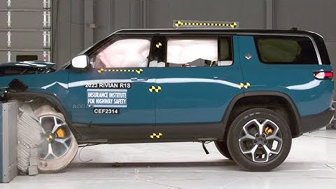 2023 Rivian R1S updated moderate overlap crash test (extended footage)