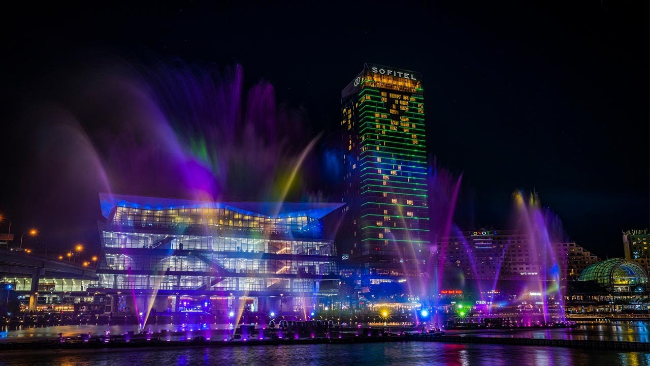Sydney Infinity liquid and light show in Darling Harbour | Vivid Sydney 2022