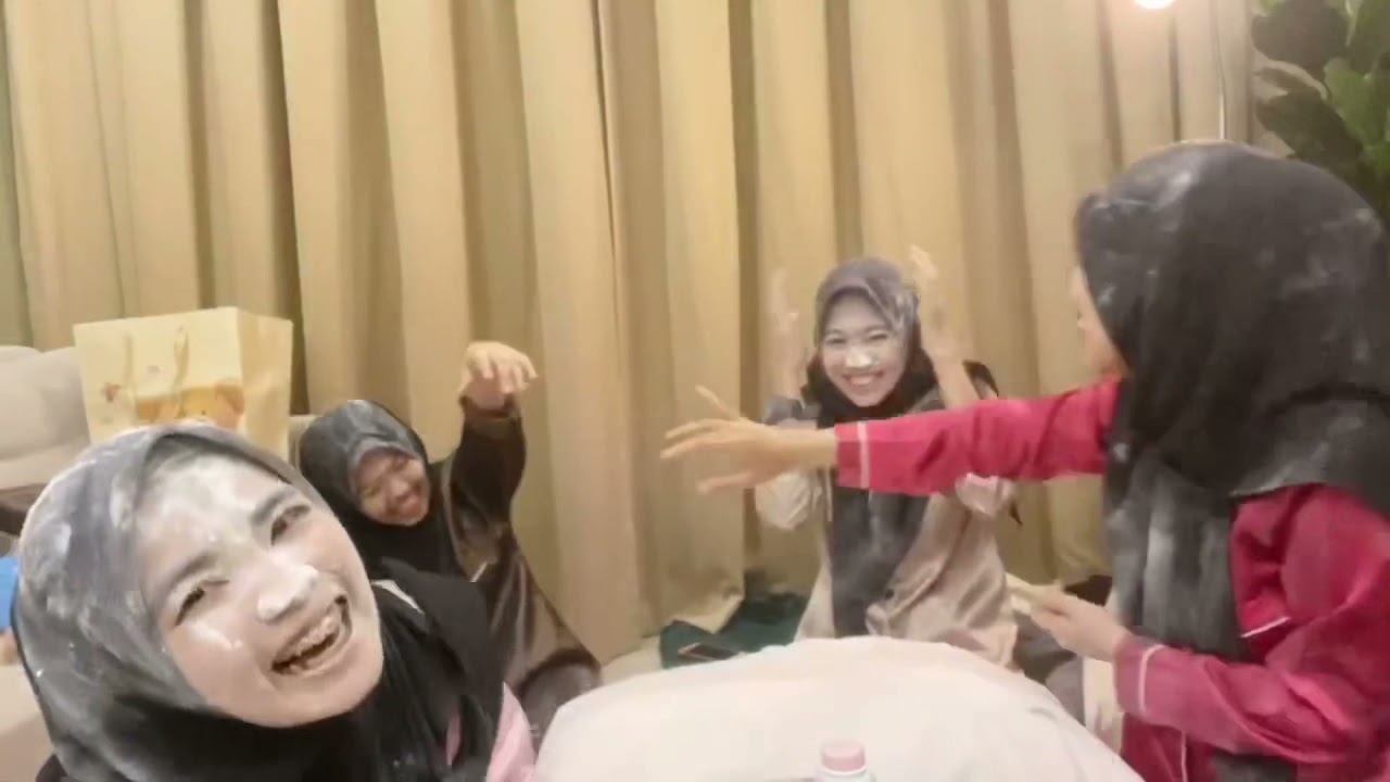 Tiktok Challenge Bedak bantal dengan Bestfriends ✨
