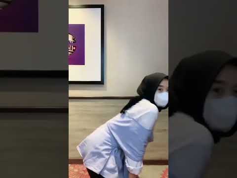 Belajar nungging #hijabsange #HijabNakal #hijabseksi #cewekmesum #vcs #Viral #Video #videodewasa