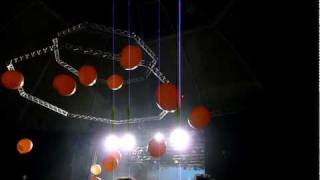 Welle Erdball - Schweben Fliegen und Fallen - Balloon Scene (live WGT 2010)