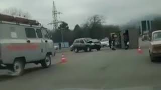 ДТП в Пятигорске при столкновении Шевроле Нива перевернула грузовую Газель