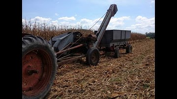 New idea 310 corn picker
