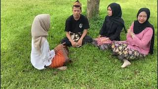 Sisindiran (Paparikan, Rarakitan, Wawangsalan) - Abim, Dara, Putri, Salwa