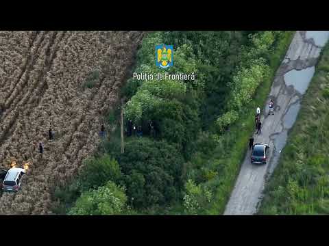 Ascunsi in lanul de grau, dati de gol de zborul dronelor. Ultima captura a politistilor de frontiera