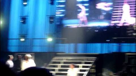 New Kids on the Block 2009 - Manchester, NH - Click click click pose-off - 3/31/09 - Very funny :P