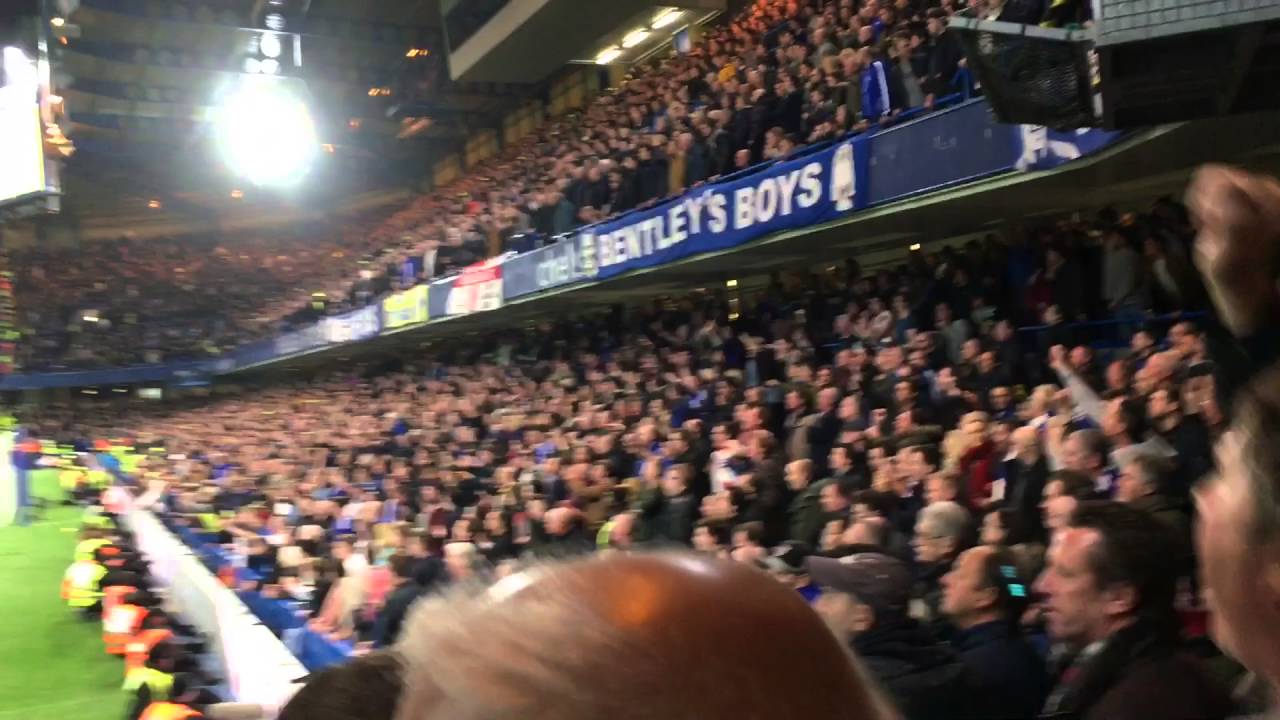 Chelsea fans celebrate Leicester winning the Premier League (vs Tottenham)