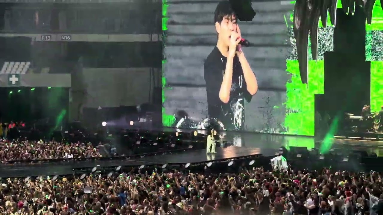 STRAY KIDS PARIS DAY 2 - TOPLINE / SOCIAL PATH / LALALALA