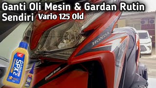 Change the engine and axle oil yourself regularly on the Vario 125.