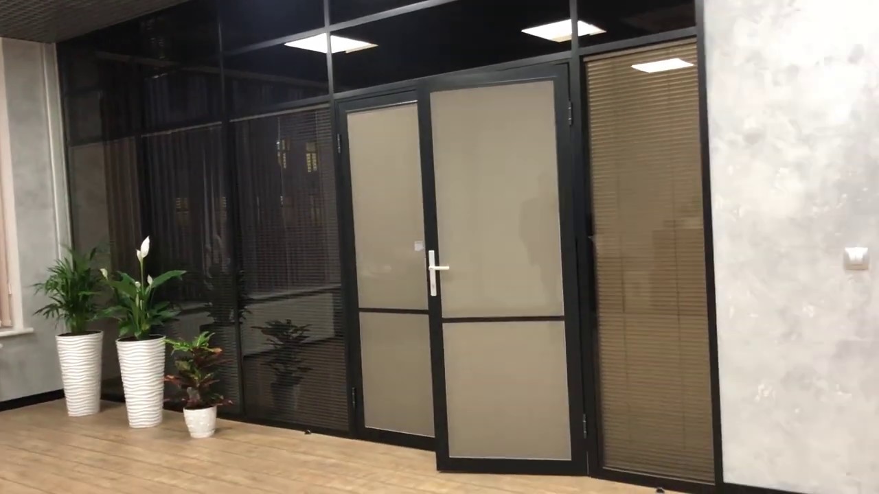 Каркасные стеклянные перегородки в стиле Лофт с жалюзи и каркасными ...