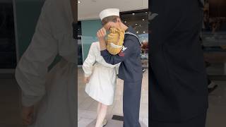 E Rutherford, New Jersey, Embracing Peace by Seward Johnson, American Dream Mall #shorts #art #usa