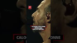 Avec sa tournée « Un soir dans les théâtres », Calogero poursuit son voyage musical intimiste ! 🎶❤️