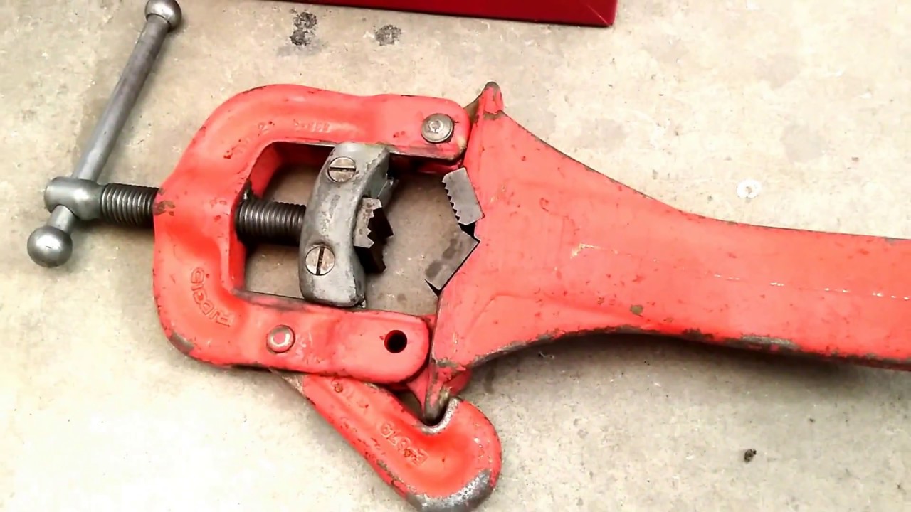 Ridgid 700 Power Pony w 12R Die Set, Stand, Oiler, Cutter, Reamer